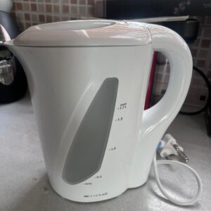 24. Clicks white kettle