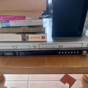 16. LG DVD/ CD player