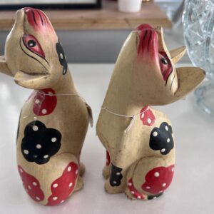 23.2 x wooden cats