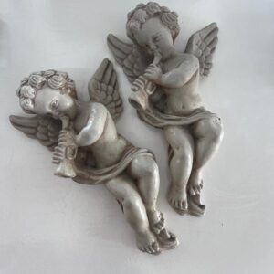 26. 2 x large angels