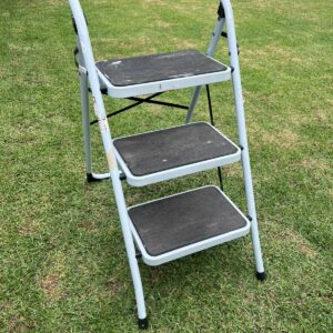 35.Metal stepladder